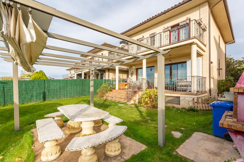 Foto f33d21a1-6217-414b-82a2-f72792f9ca12. Maison avec chauffage parking piscine dans Larragueta Berrioplano