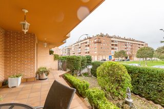 Casa adossada en Bara�ain - lur gorri 27. Chalet pareado en bara�ain.