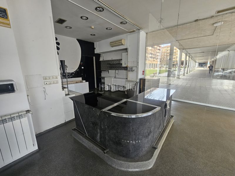 Foto ddc9212d-3779-464e-a675-b9d3b0081891. Alquiler local comercial en Burlada-burlata - plaza francisco ardanaz soldau 1 local con gran escaparate en esquina. en la plaza francisco ardanaz . en Burlada