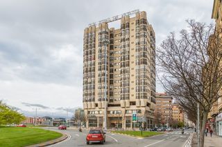 Flat in Pamplona-iruña - plaza de los fueros de navarra 1. Se vende piso 10º de altura con vistas espectaculares en la plaz