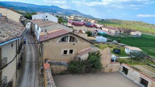 Casa en Allo - calle santo cristo 17. Casa a la venta en allo con jardin