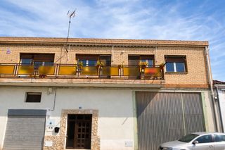 Flat  Sartaguda - la diputacion 8. Se vende piso con terraza cerca de las piscinas con tres habitac