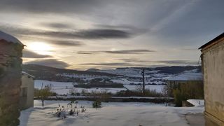 House  Azanza - calle san martin 28. Se vede nave en azanza con autorizacion para hacer vivienda con