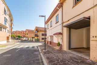Lloguer Local Comercial a Mutilva - calle iturbide 10. Gran bajera de 147m en el centro de mutilva! ideal almacén, grem