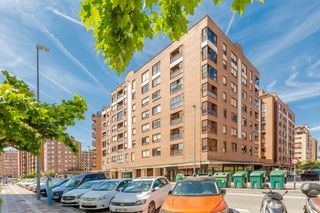Flat in Pamplona - calle de irunlarrea 27. Fantástico 7º piso zonahospitales todo exterior con terraza y gt