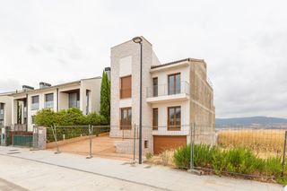 Casa in Cordovilla - calle fuente vieja. Casa en cordovilla
