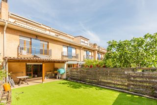 Maison jumelée  Berrioplano - cl nuestra señora de la purificacion 26. Se presenta esta magnífica casa adosada en venta, ubicada en la