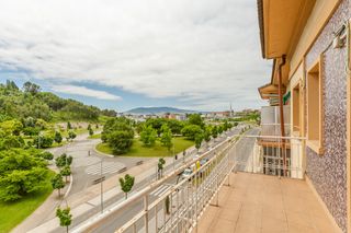 Pis  Pamplona - carretera sarriguren 6. Se vende piso en carretera sarriguren de 4 habitaciones