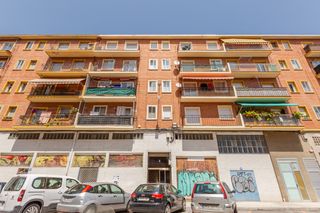 Pis en Pamplona-iru�a - calle monasterio viejo de san pedro 5. Piso a reformar en rochapea