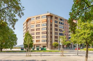 Appartamento  Pamplona-iruña - monasterio de irache. Se vende espectacular piso en san juan , orientación sur, exteri