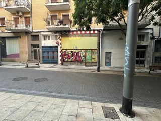 Parking coche en Pamplona-iruña - isaac albeniz 9. Venta de plaza de garaje y trastero