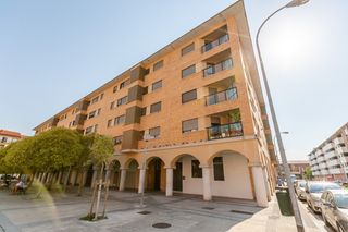 Etagenwohnung in Pamplona-iruña - calle garde 13. Se vende piso en pleno corazón de la rochapea de 3 habitaciones,