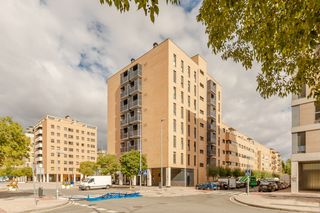 Flat in Nuevo artica - leonor de aquitania 18. Se vende piso en nuevo artica de 3 habitaciones y 2 baños con tr