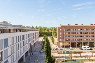 Pis en Berriozar - plaza donantes de navarra 6. Estupendo piso con vistas a la plaza. gran sal�n, tres habitacio