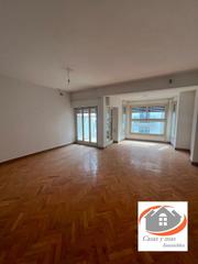 Etagenwohnung  N/a. Amplio piso calle enmedio
