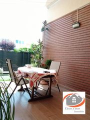 Casa adossada a Nules. Adosado esquinero