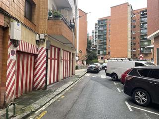 Parking coche en Barrio de Uribarri