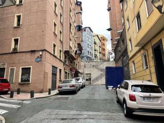 Parking coche en Barrio de Uribarri