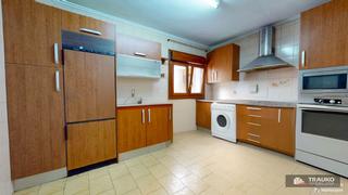 Pis  Uribarri kalea. Uribarri piso amplio 3hbs, 2 baños, terraza y trastero