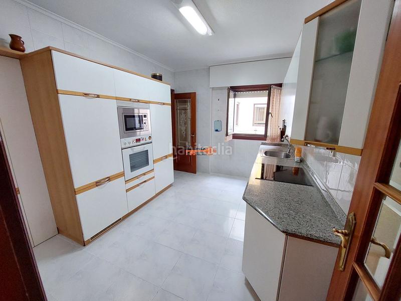 Foto 4a9cd63f-951e-4733-aef1-43946ddc89e7. Piso en Centro Castro - Urdiales