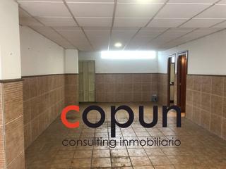Pis  Oviedo - cr estrecha,la. Local con uso de vivienda