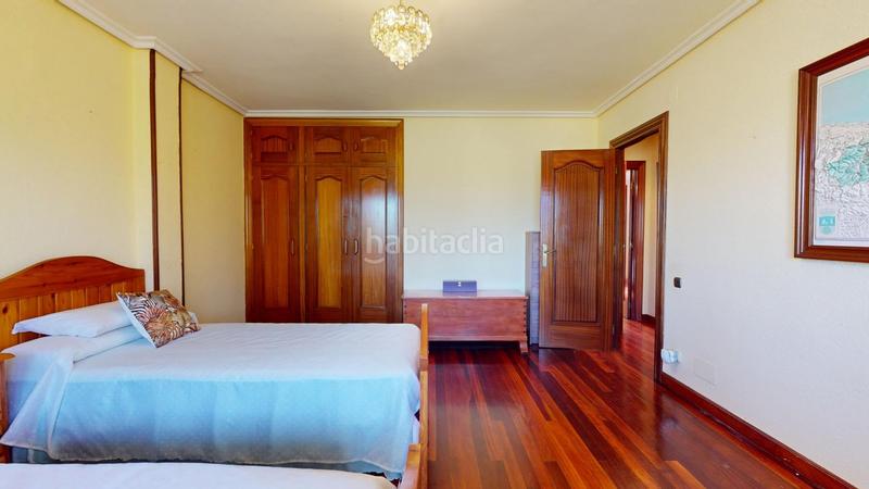Foto c6ee0e1a-d28c-4966-aa01-9b0a82bbe845. Chalet en calle de ernest lluch 36 chalet en ernest lluch, a 5 min del sardinero! en Santander