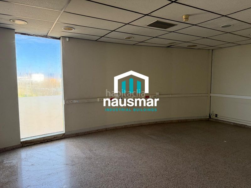 Foto 651062cd-720f-44e7-930d-80abb06b13ab. Nau industrial a Vilamalla