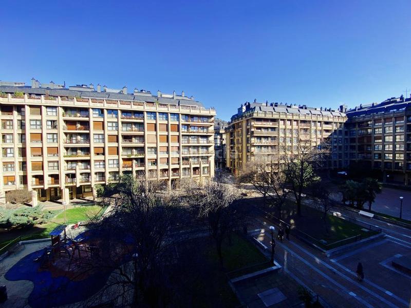 Foto 66ade896-16b9-4e6a-8f26-ebb2087c6459. Alquiler piso berminghamplaza txofreGros en Gros Donostia - San Sebastián