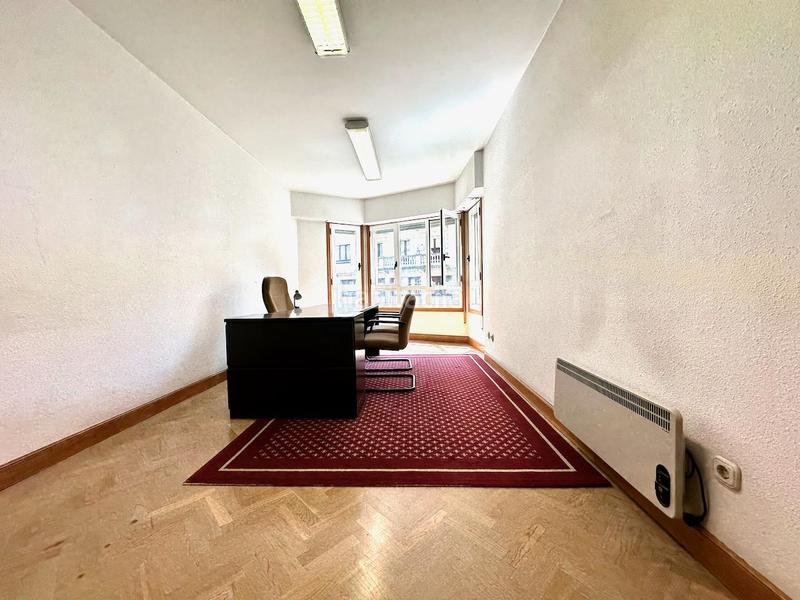 Foto c081a6a2-015b-4f74-a0d7-bffc88577392. Alquiler oficina calle miracruz, esquina trrueba en Donostia - San Sebastián