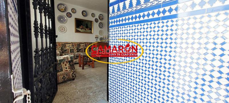 Foto ce35bc18-853f-4166-a73f-f2b293e616e1. Casa adossada a Puebla del Río (La)