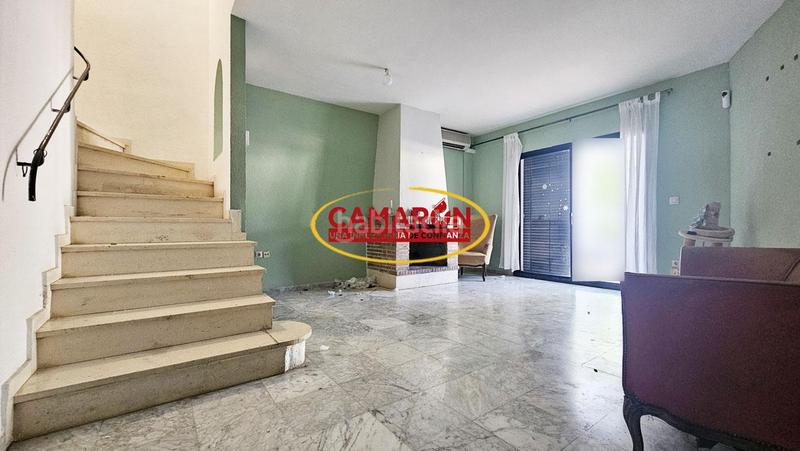 Foto f2d8f566-c80f-41e9-b95f-e6b22c397511. Casa amb piscina a Simon Verde Mairena del Aljarafe