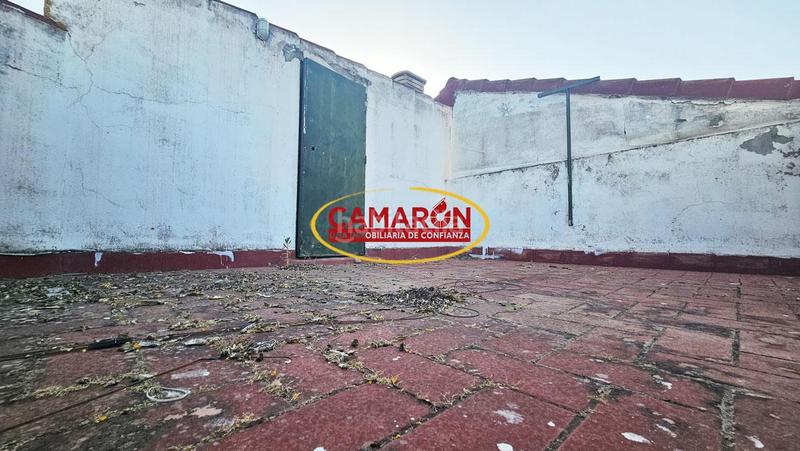 Foto f53bf732-daa5-4bf1-84dc-3f9bf957a2f6. Casa amb piscina a Simon Verde Mairena del Aljarafe