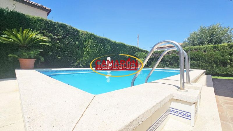 Foto 758f7d4e-f0a5-48c8-b0ea-58f0227e8c3f. Haus mit pool in Palomares del Río
