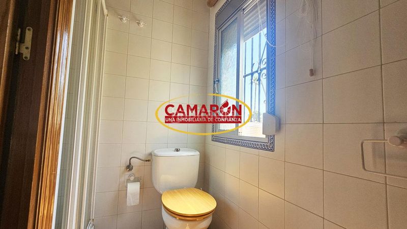 Foto c239ae8d-f97e-4a77-958d-06cbb89486a9. Haus mit pool in Palomares del Río