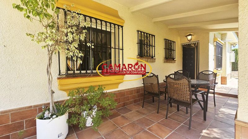 Foto f0e06a66-e0b6-4504-ba3e-0cf369f6e864. Haus mit pool in Palomares del Río