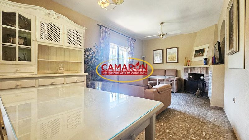 Foto fa985239-3a88-4ecc-aa28-7fd9b743b159. Haus mit pool in Palomares del Río