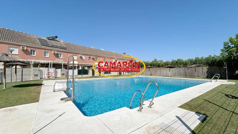 Foto 6a5eb08d-9f65-4687-82d5-13c2eba1d7eb. Casa amb aparcament piscina a Coria del Río