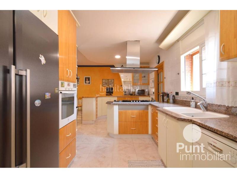 Foto 38b70383-6867-4dc2-9a75-4bebb445e408. Chalet mit heizung parking pool in Zona Alta Premià de Mar