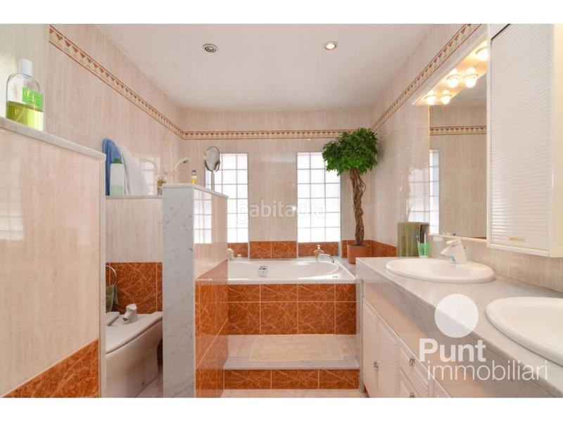 Foto a819d61f-bf3a-4eee-a219-f835ee050263. Chalet mit heizung parking pool in Zona Alta Premià de Mar