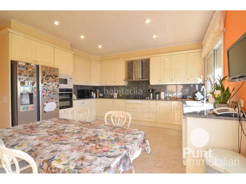 Foto 727a93ae-fb50-4cb9-911f-a71676a2a9ba. Chalet con riscaldamento parcheggio piscina in Premià de Dalt