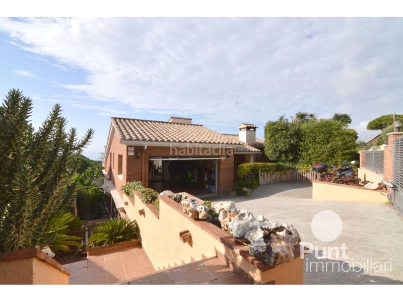 Foto dff400e3-1925-43db-9d38-8e031595db2c. Chalet con riscaldamento parcheggio piscina in Premià de Dalt