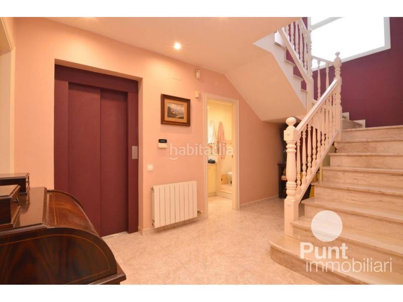 Foto f2d37085-9b4b-4ff8-991b-e86d603bbcb4. Chalet con riscaldamento parcheggio piscina in Premià de Dalt