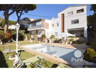 Chalet in Premi de Dalt. Chalet en venta con espectaculares vistas.