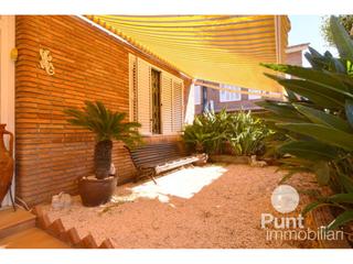 Casa adossada a Premià de Dalt. Casa adosada a 3 vientos con jardín