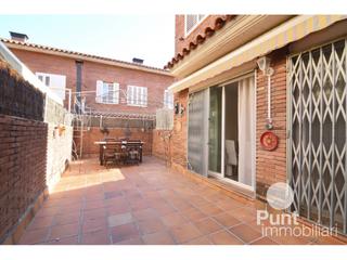 Reihenhaus in Premià de Dalt. Casa adosada a 3 vientos con jardín