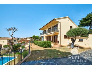 Chalet à Premià de Dalt. Chalet en venta con preciosas vistas en premià de dalt