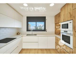 Chalet à Premià de Dalt. Encantadora villa en premià de dalt  comodidad y estilo en una s