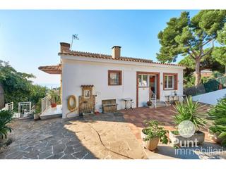 Location Chalet à Premià de Dalt. Casa independiente con gran jardín