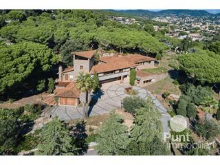 Chalet in Premià de Dalt. Espectacular finca con vistas panorámicas al mar en premià de da