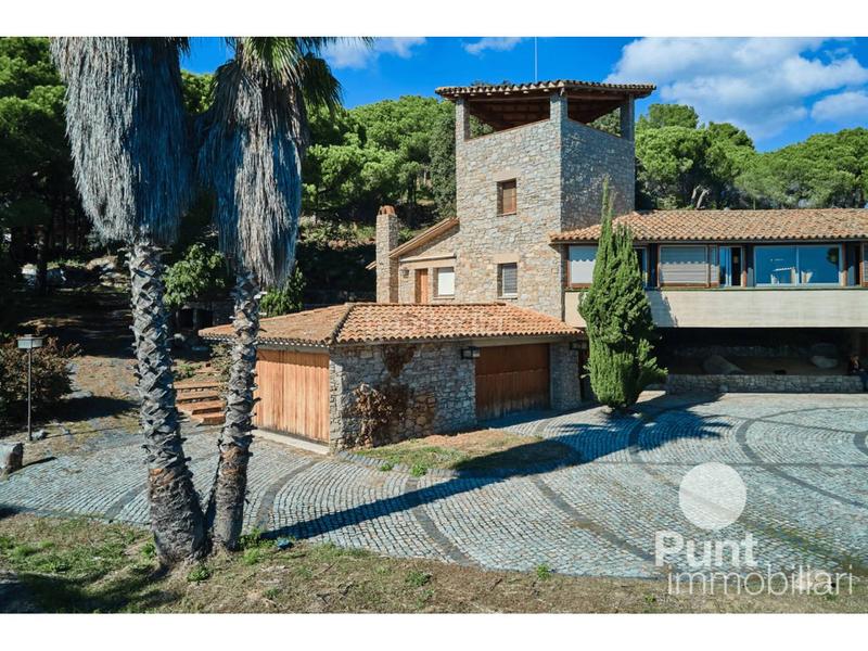 Foto 0d4408d2-0fd4-4d3b-bfc5-80bcb71c8cf5. Chalet mit heizung parking pool in Premià de Dalt